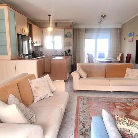 Peaceful Living, The Golden Apartman *